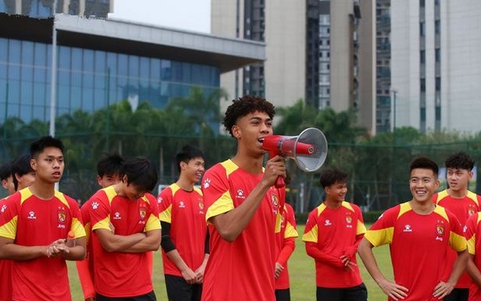 九游体育-摩纳哥围绕全明星赛复出首秀凯恩新星赛事规则更新表现惊艳，现场解说直呼：广州队迎CBA常规赛关键赛