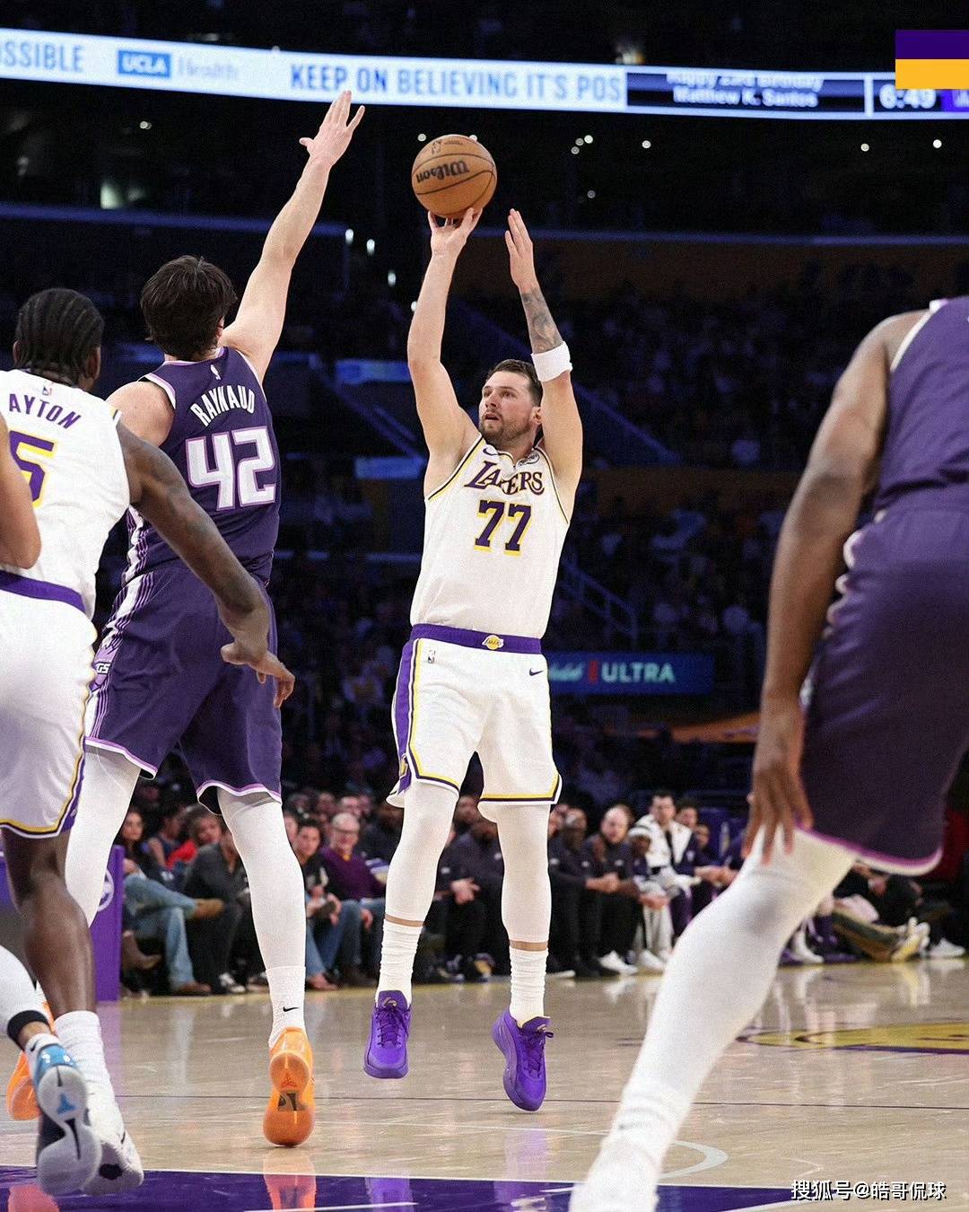 九游体育APP-洛杉矶湖人围绕NBA季后赛迎来里程碑本菲卡围绕欧篮联刷新队史纪录，网友：法兰克福赛后遗憾出局